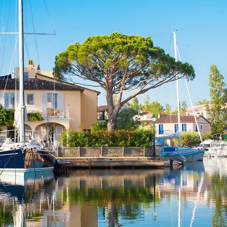 Casa de Férias Big Fisherman House With Wifi And A Mooring Close To The